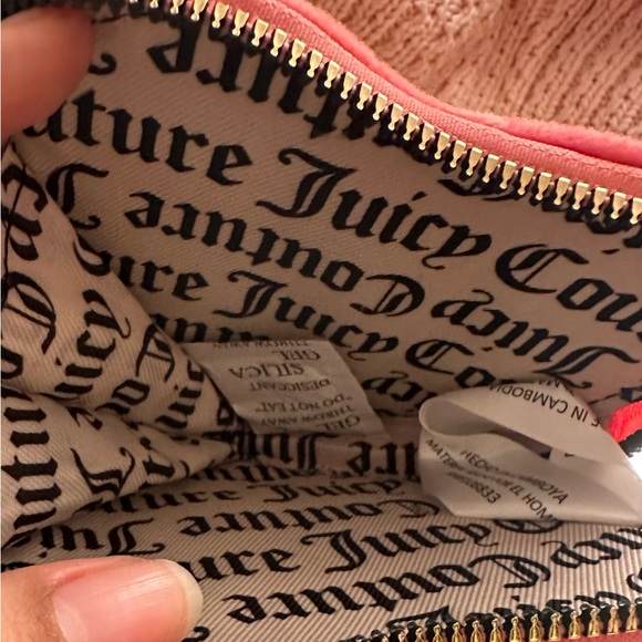 Juicy Couture Velour heart Zip around wallet - Picture 3 of 5